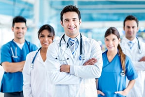 5 formas de aumentar el compromiso del personal en un centro médico